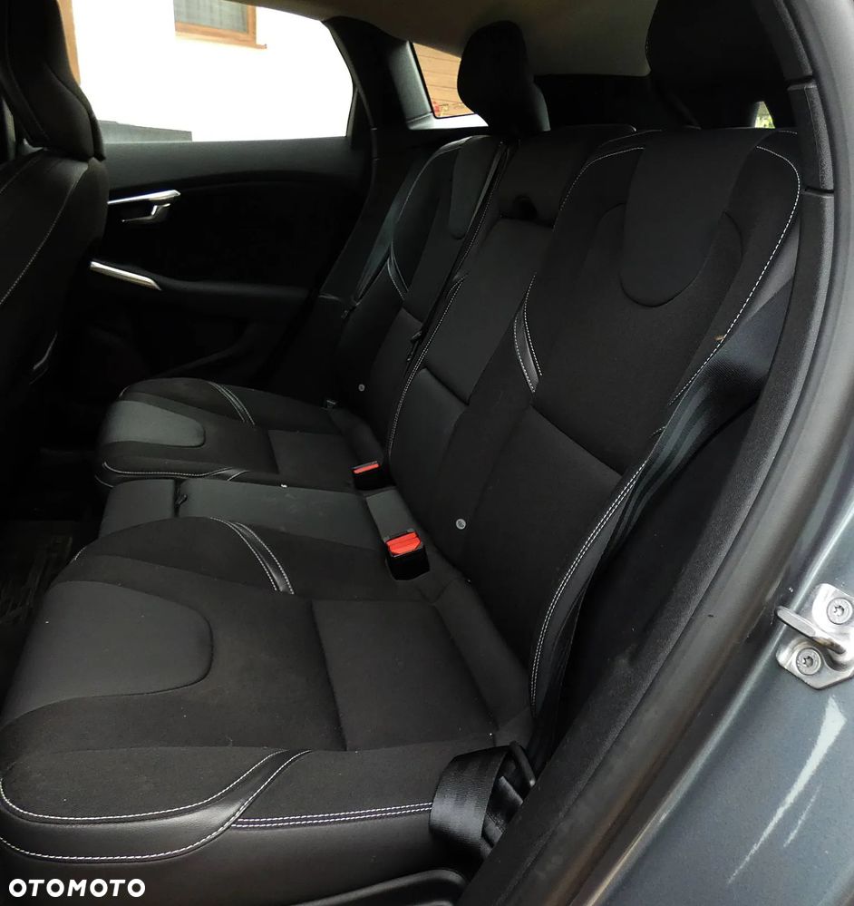 Volvo V40 D2 Summum - 8