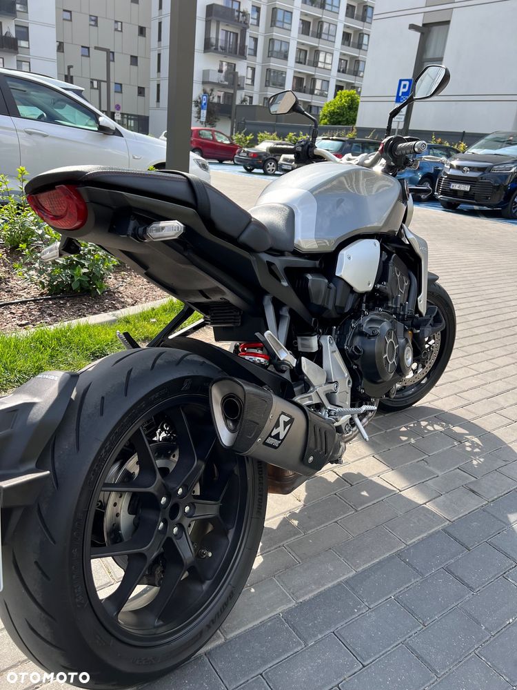 Honda CB - 12