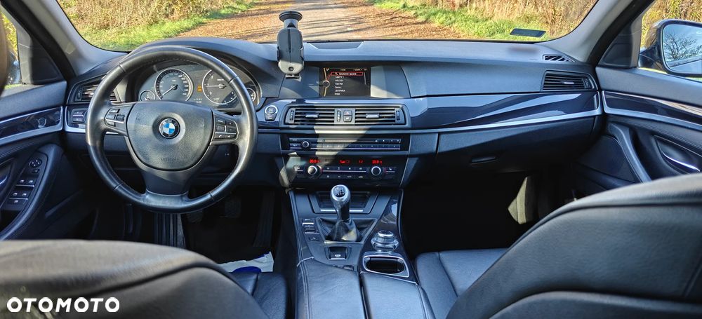 BMW Seria 5 520d - 23