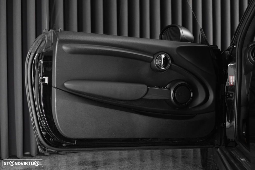 MINI 3 Portas One D - 28