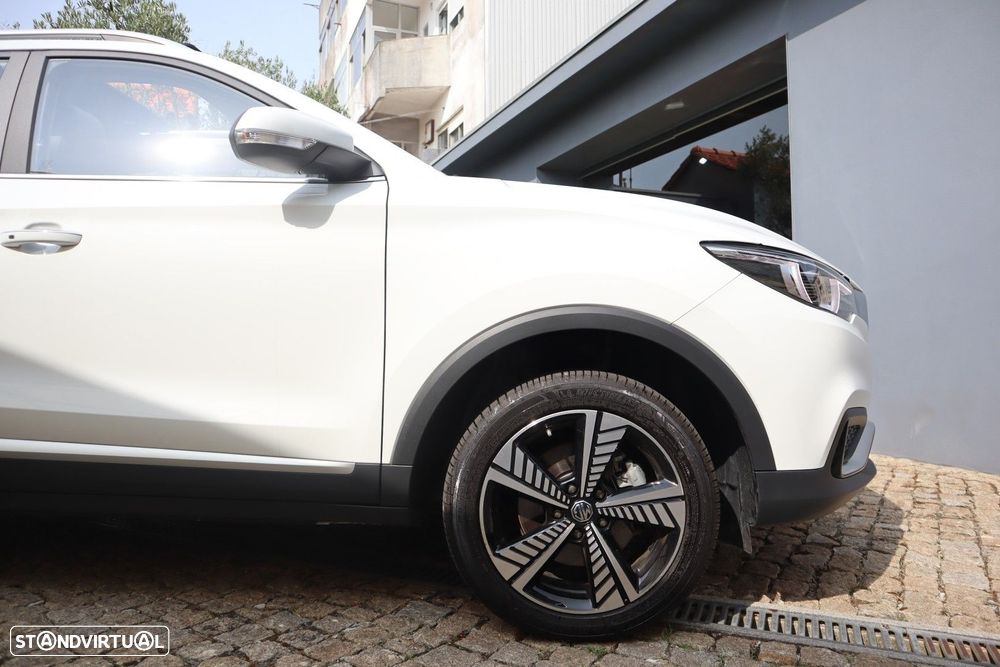 MG ZS EV Luxury - 8