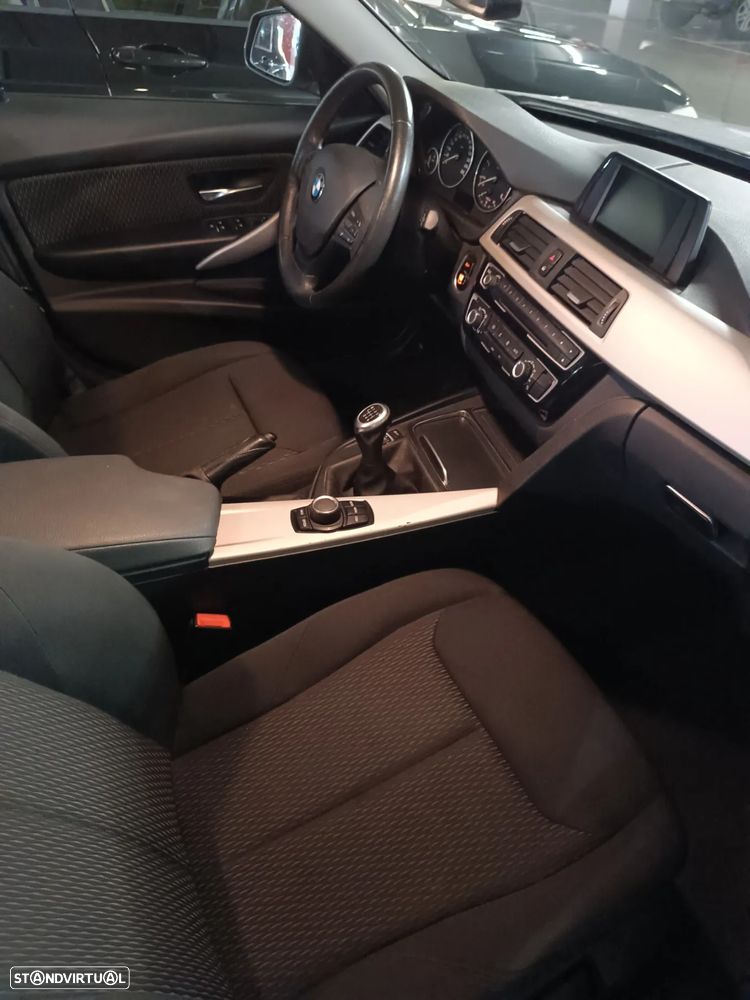 BMW 318 d Touring - 8