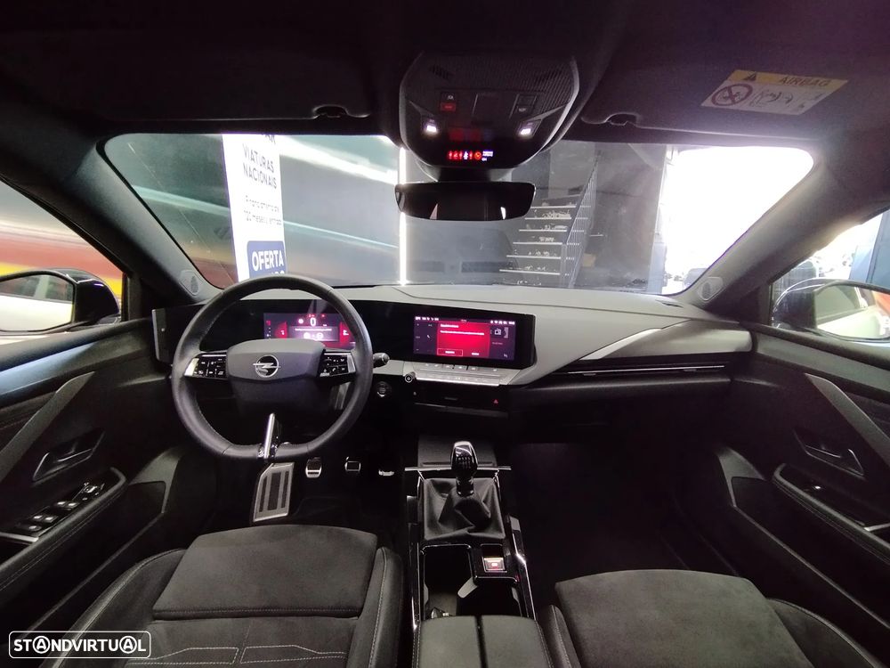 Opel Astra 1.2 T GS - 18