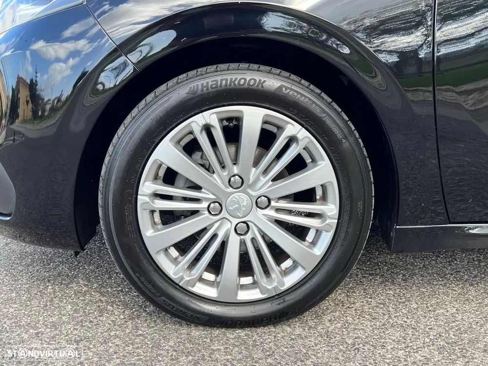 Peugeot 208 1.2 PureTech Signature - 18