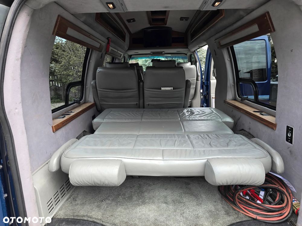 Chevrolet Express - 16