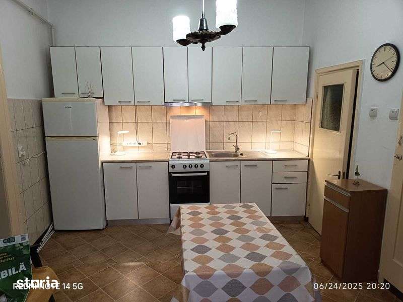 Apartament cu o camera, bucatarie, baie, beci, pod, boxa depozitare — fotografia 2