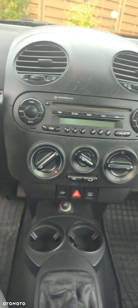 Volkswagen New Beetle - 8