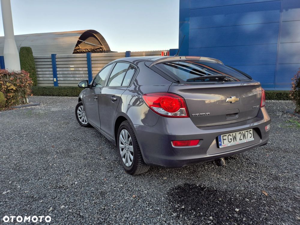 Chevrolet Cruze 1.8 LS+ - 5