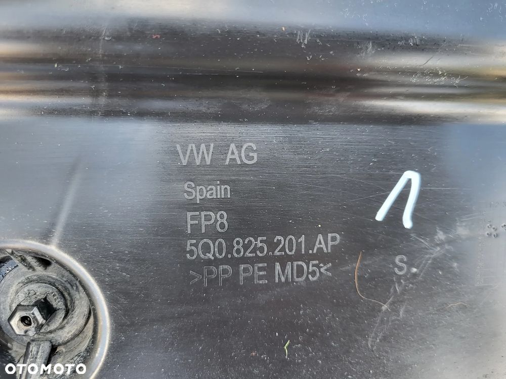 VW SKODA SEAT OSŁONA PODWOZIA LEWA PRAWA  5Q0825202 AP 5Q0825201 AP - 6