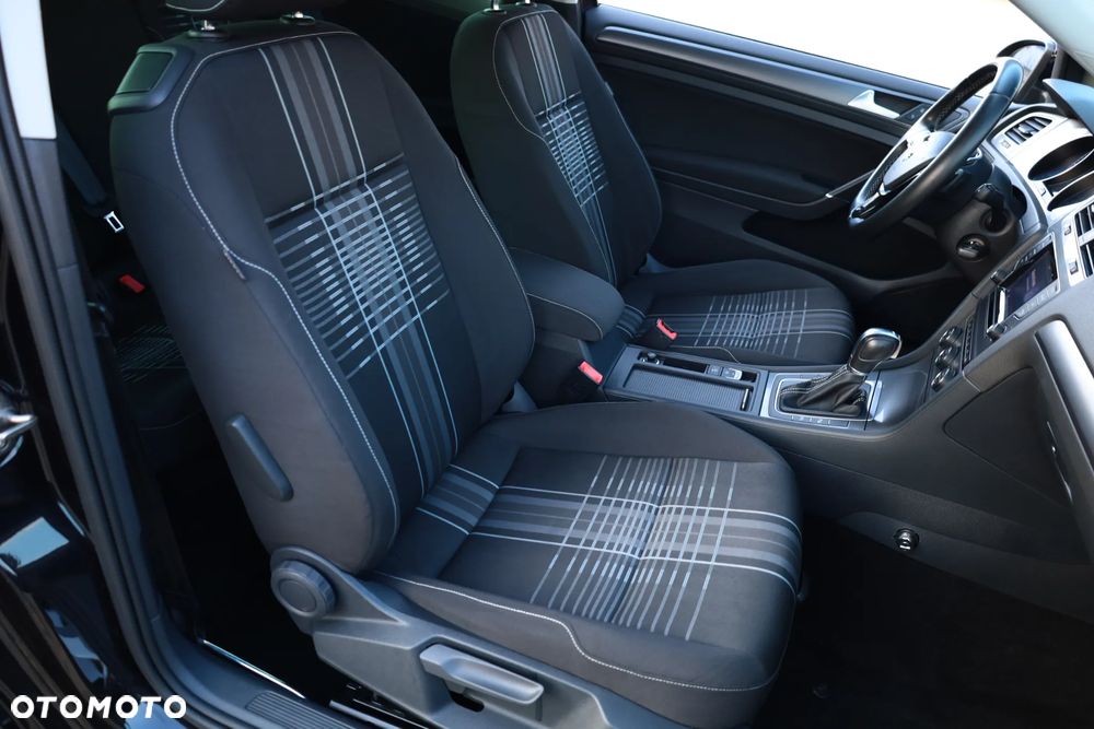 Volkswagen Golf 1.6 TDI BlueMotion Technology DSG Lounge - 21