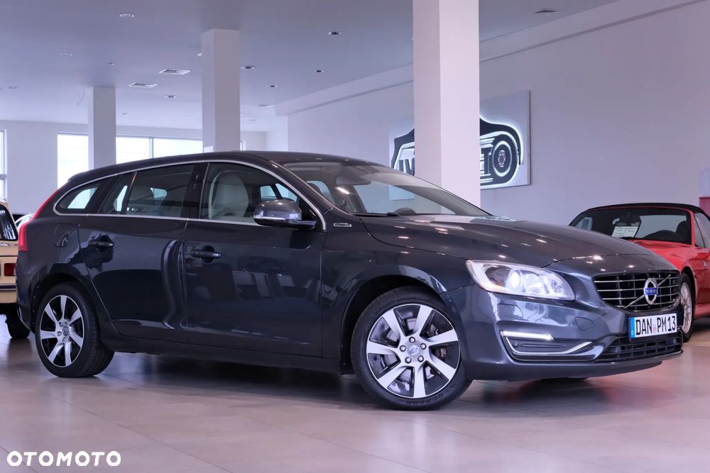 Volvo V60 D6 AWD Plug-in Hybrid Summum - 4