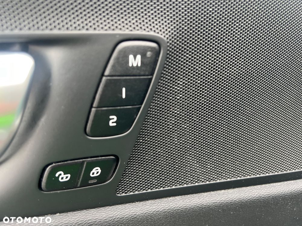 Volvo XC 60 B4 D AWD Plus Dark - 16