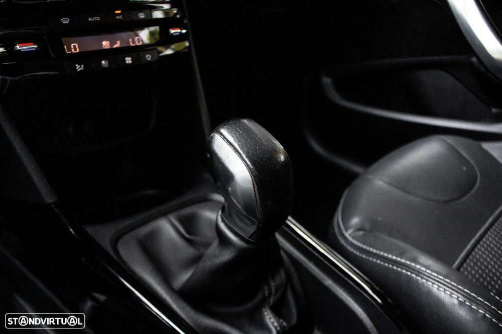 Peugeot 2008 1.2 PureTech Allure - 15
