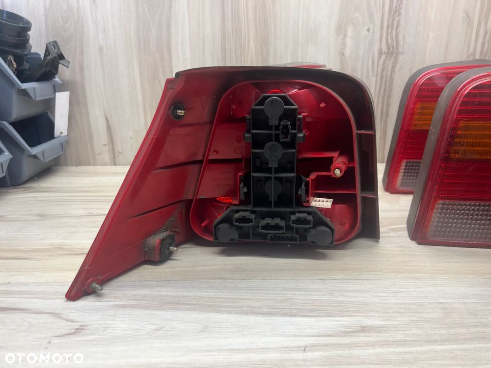 LAMPA TYLNA PRAWA VW GOLF 4 IV - 6