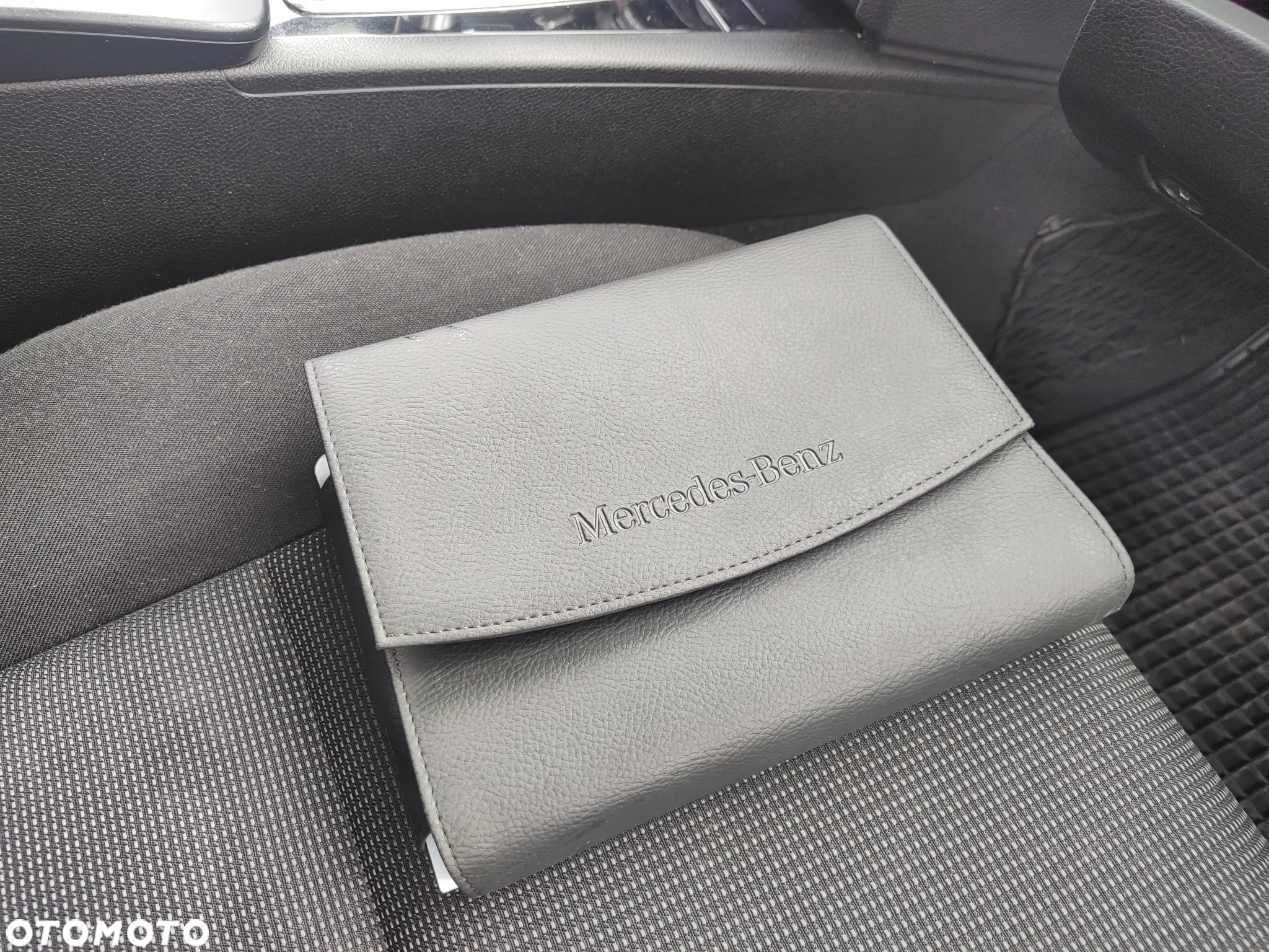 Mercedes-Benz Klasa C 180 CGI BlueEff Elegance - 27