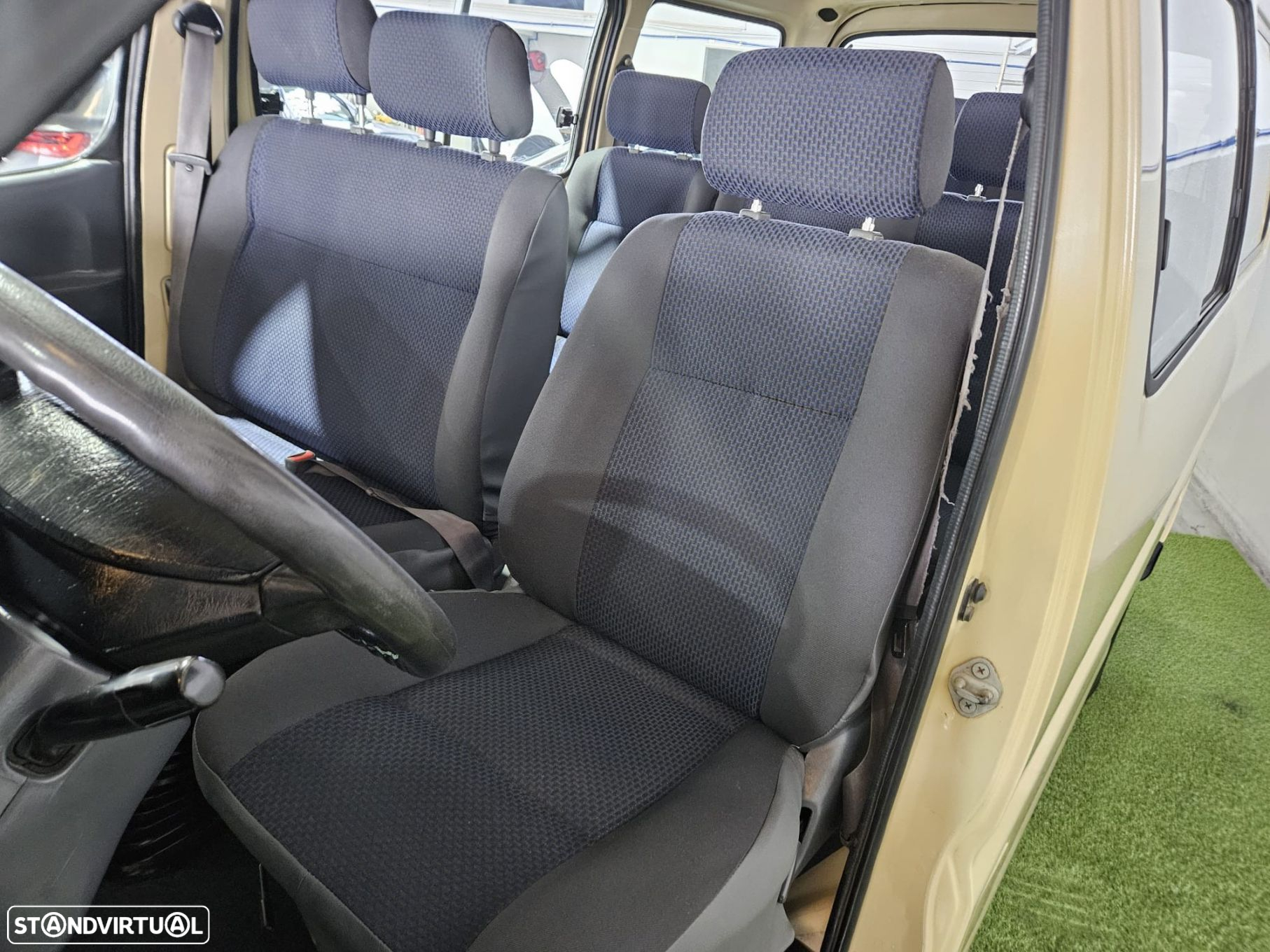 Toyota HiAce 2.4 D LH102L - 8