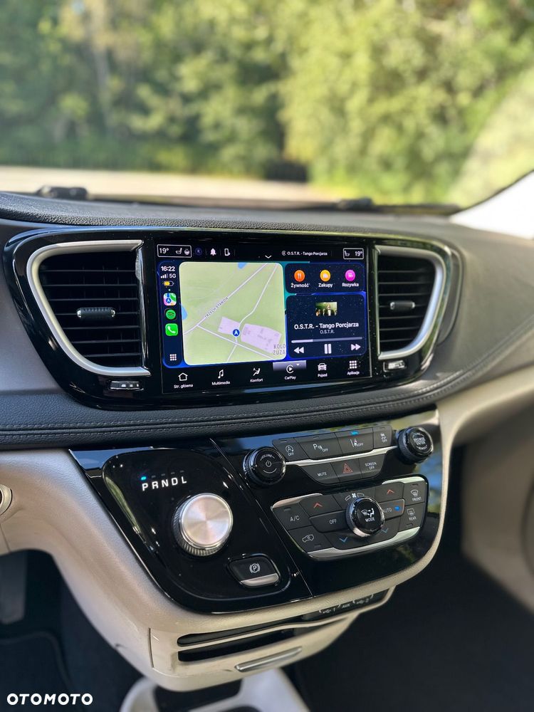 Chrysler Pacifica - 21