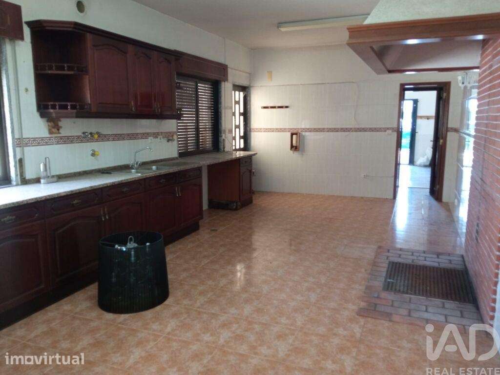 Moradia isolada T5 em Rio de Mouro de 232,5 m2 - Grande imagem: 3/35