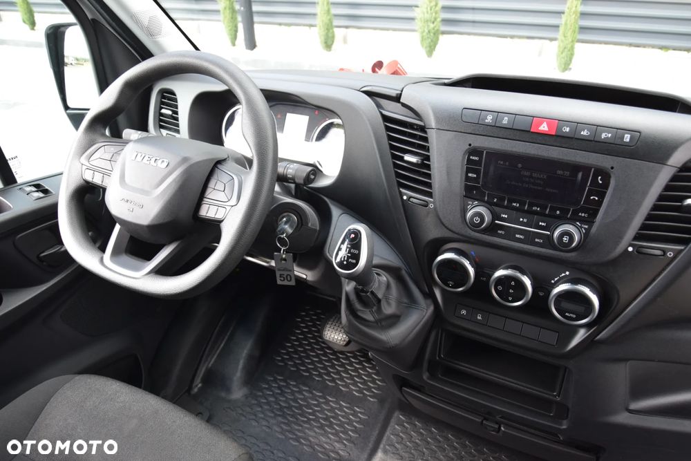 Iveco DAILY MAXI 35S16 / 2.3 - 160 KM / AUTOMAT HI-MATIC / NOWY MODEL / 3 OSOBY / DOSTAWCZE / BLASZAK / KLIMA / 2023 / SERWISOWANY / SPROWADZONY Z NIEMIEC - 28