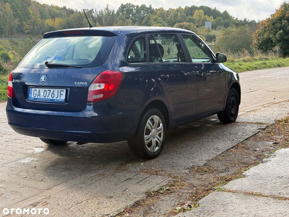 Skoda Fabia 2014 photo 4