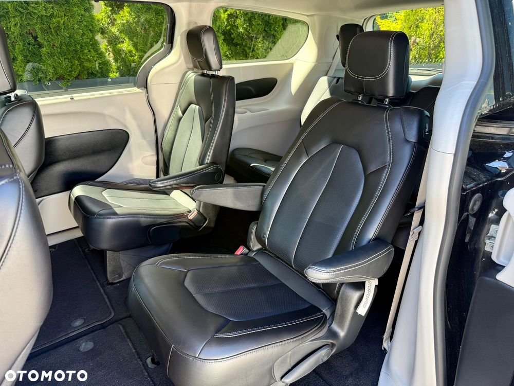 Chrysler Pacifica - 19