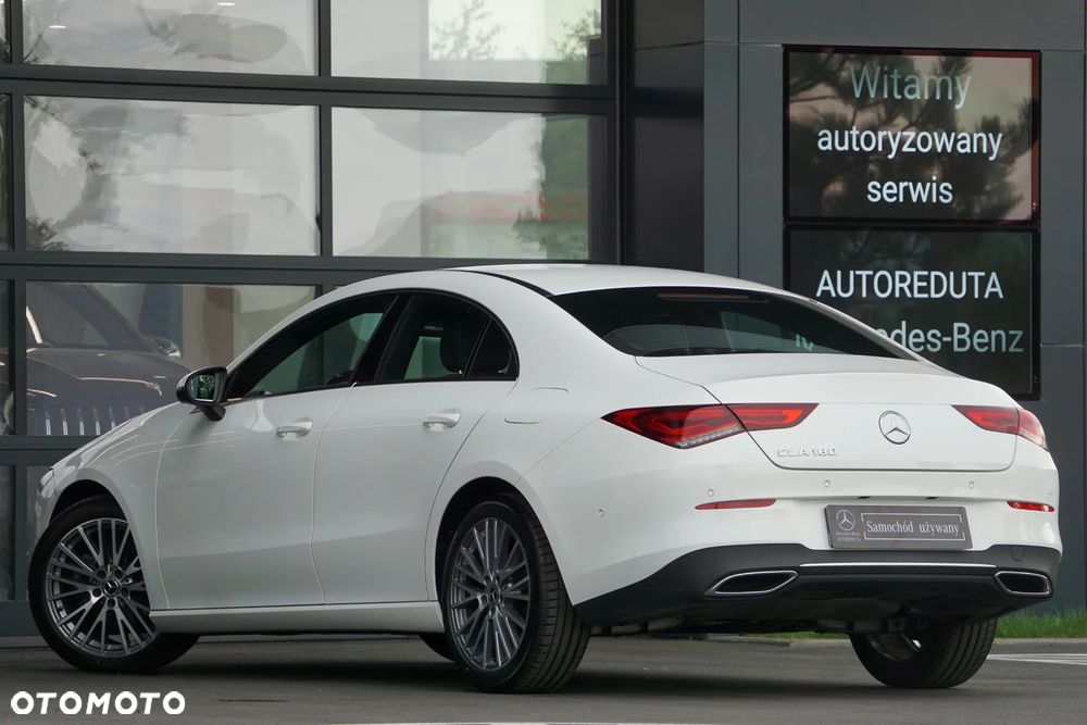Mercedes-Benz CLA 180 Progressive 7G-DCT - 4