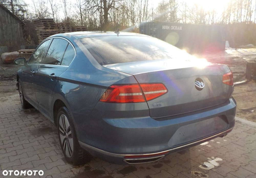Volkswagen Passat - 12