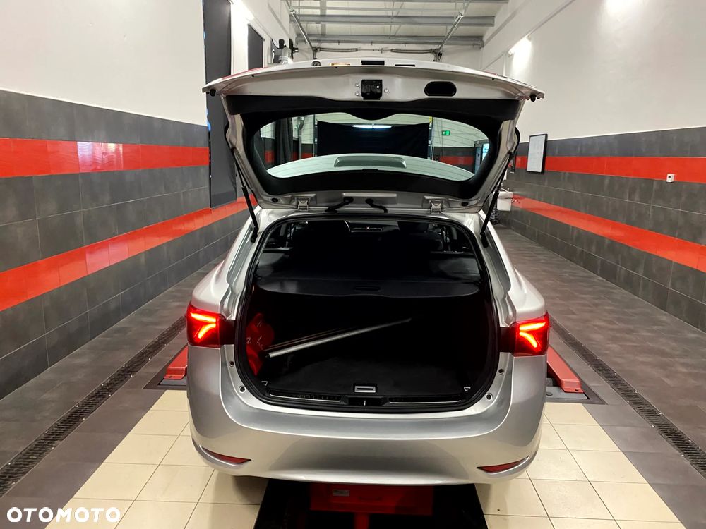 Toyota Avensis 1.8 Premium - 14