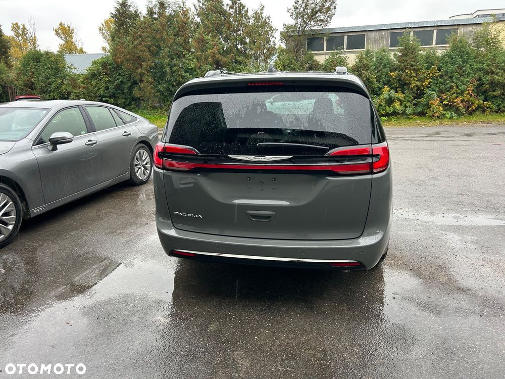 Chrysler Pacifica - 7