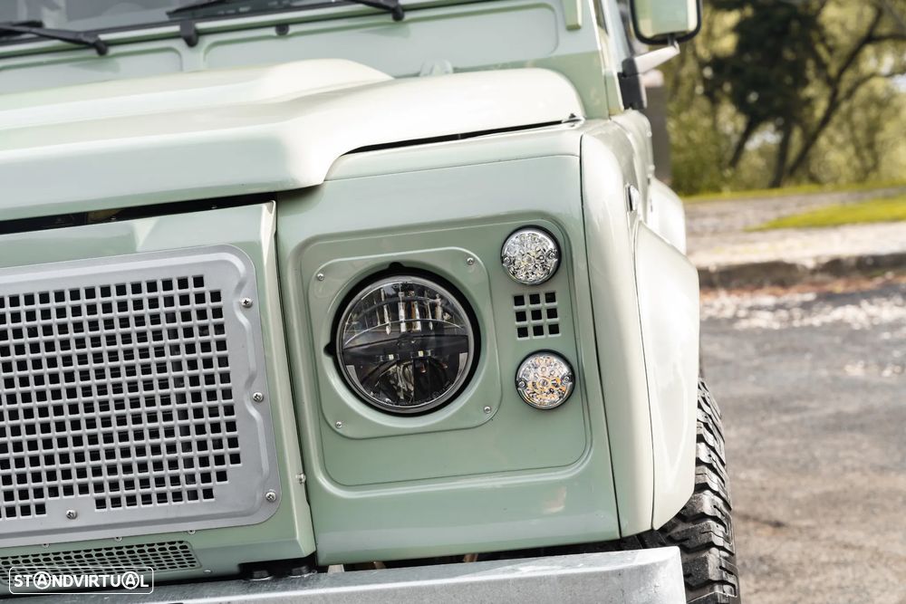 Land Rover Defender - 4