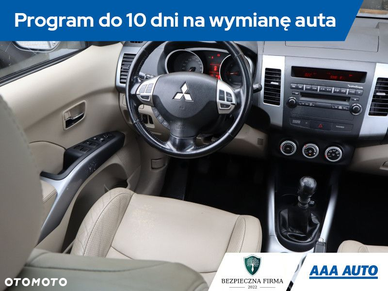 Mitsubishi Outlander - 8