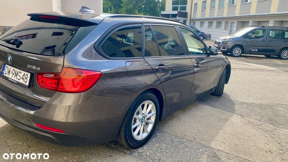 BMW Seria 3 318d xDrive - 9