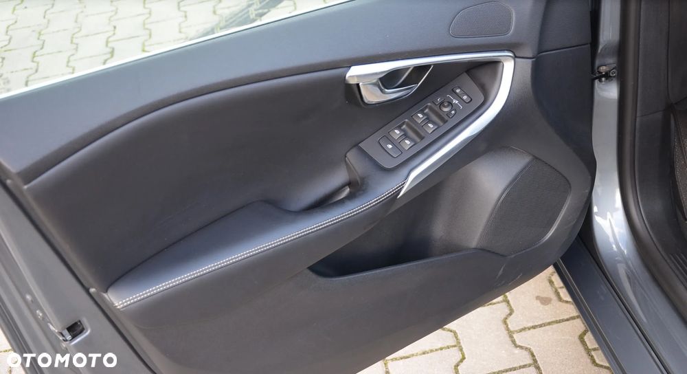 Volvo V40 D2 Drive-E R-Design Kinetic - 13