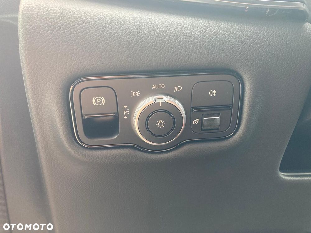 Mercedes-Benz Klasa V - 29