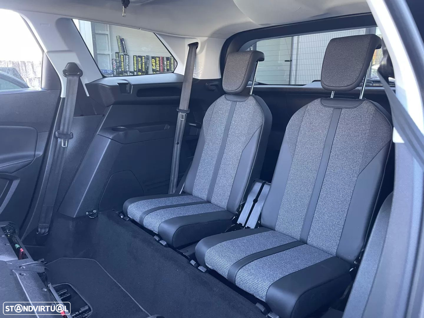 Peugeot 5008 1.2 PureTech Allure EAT8 - 17