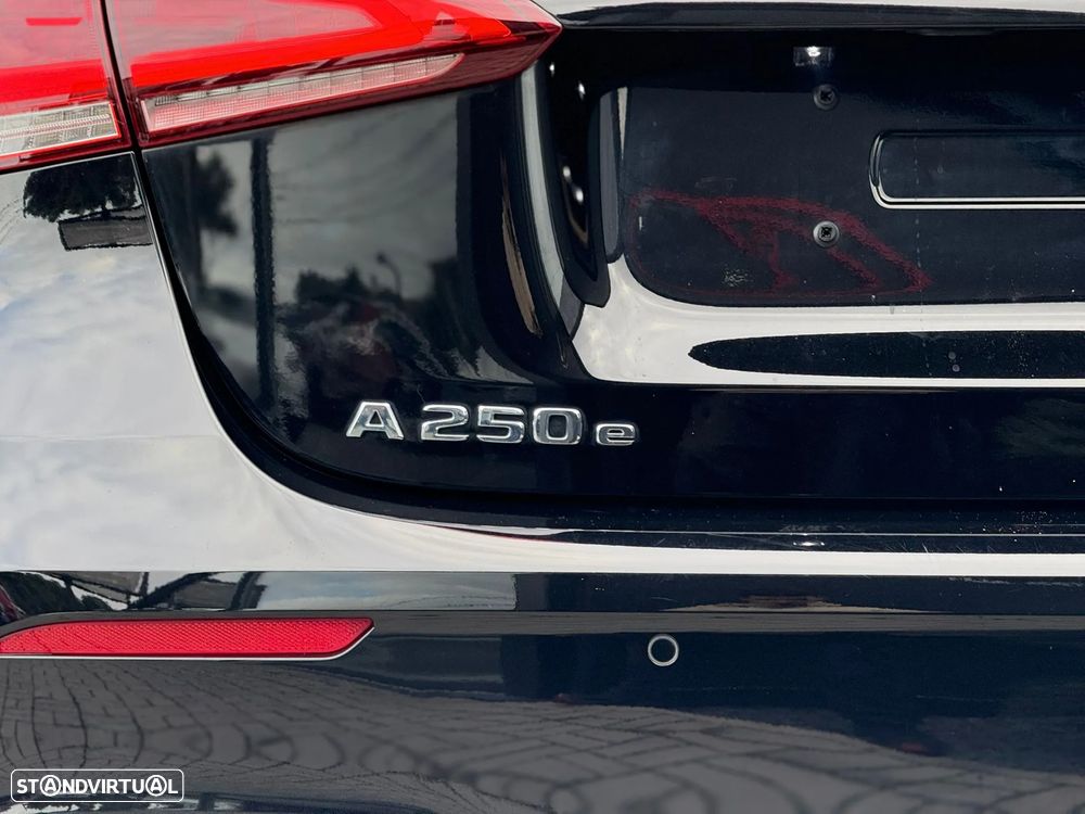Mercedes-Benz A 250 e 8G-DCT AMG Line - 9