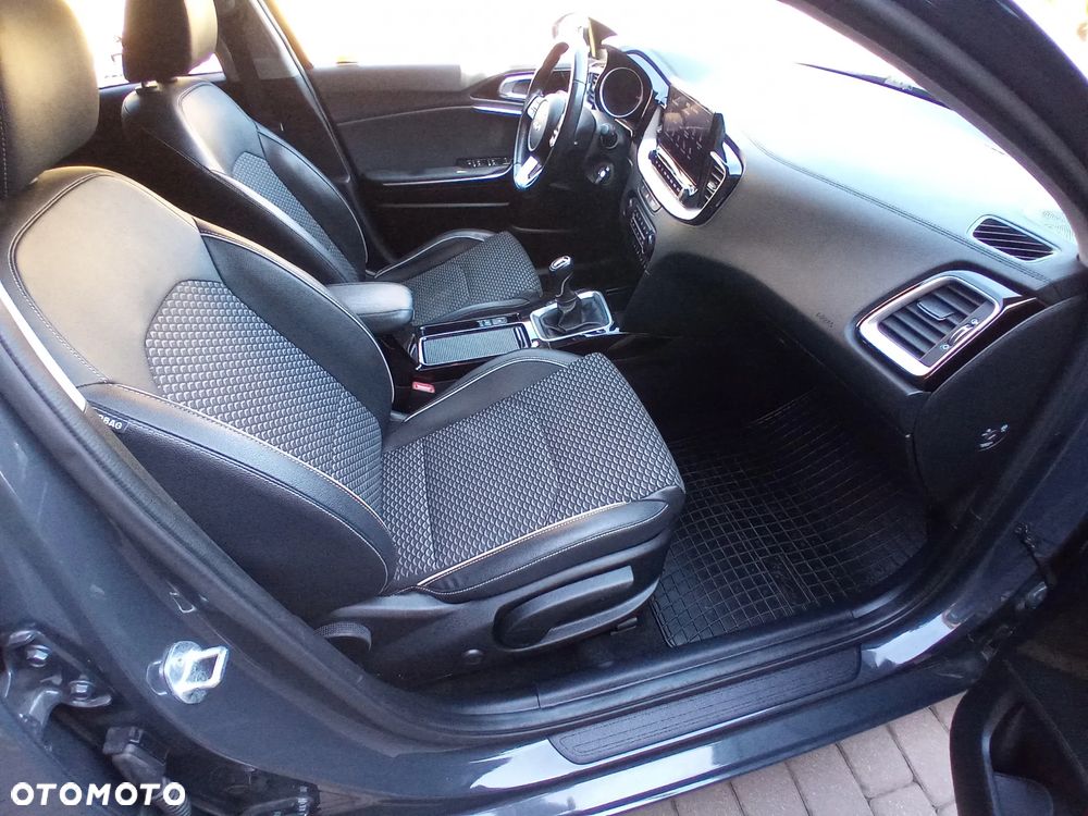 Kia Ceed 1.5 T-GDI L Business Line Plus - 28