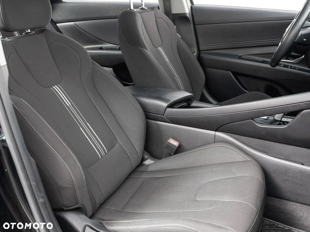 Hyundai Elantra 1.6 Executive CVT - 31