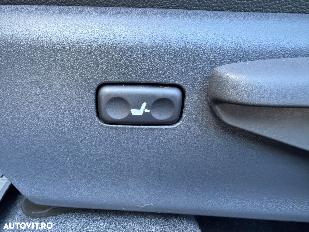 Toyota Auris 1.8 L VVT-i Hybrid Sol + - 17