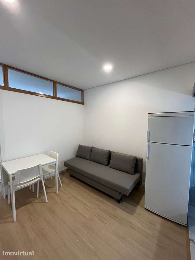 Apartamento T1 Renovado na Rua de Monsanto, Porto - Grande imagem: 2/6
