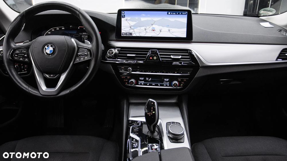 BMW Seria 5 520d xDrive mHEV - 17
