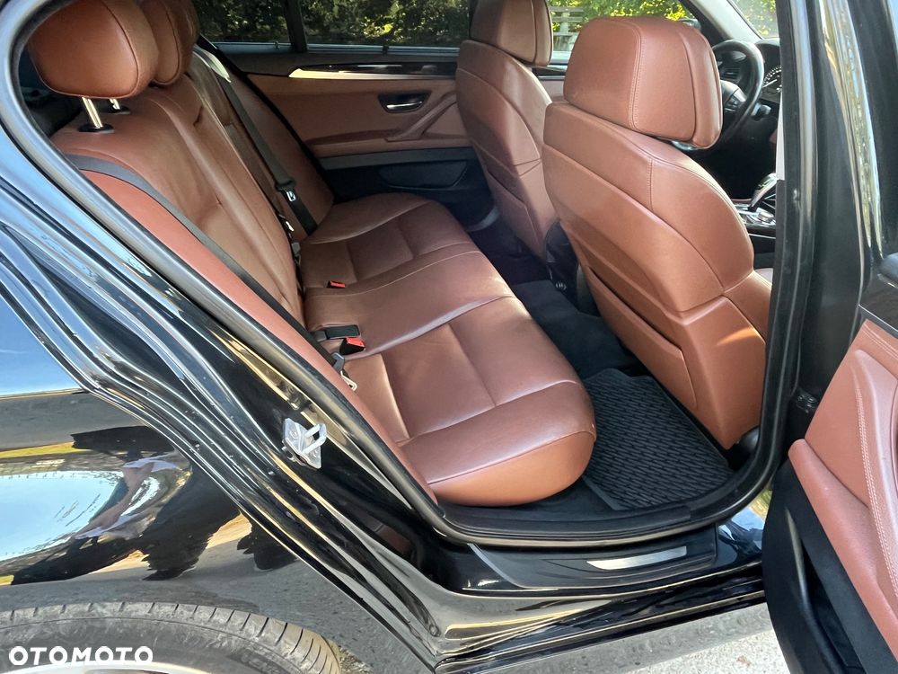 BMW Seria 5 525d xDrive - 23