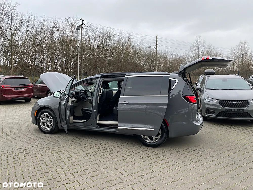 Chrysler Pacifica - 13