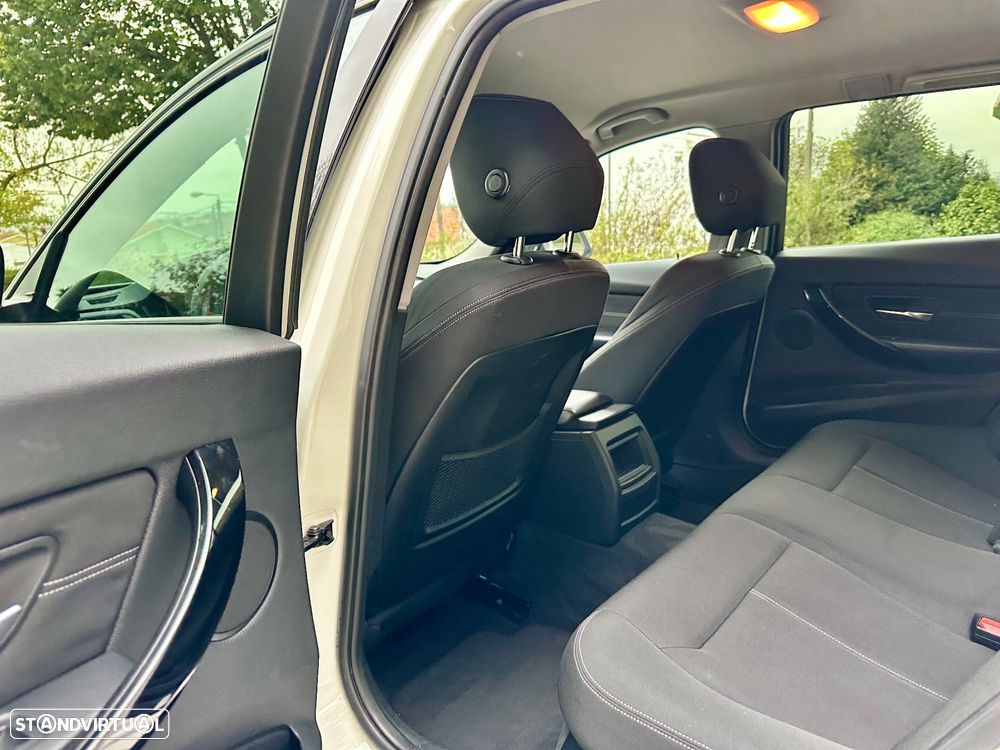 BMW 318 d Touring Auto Line Sport - 24