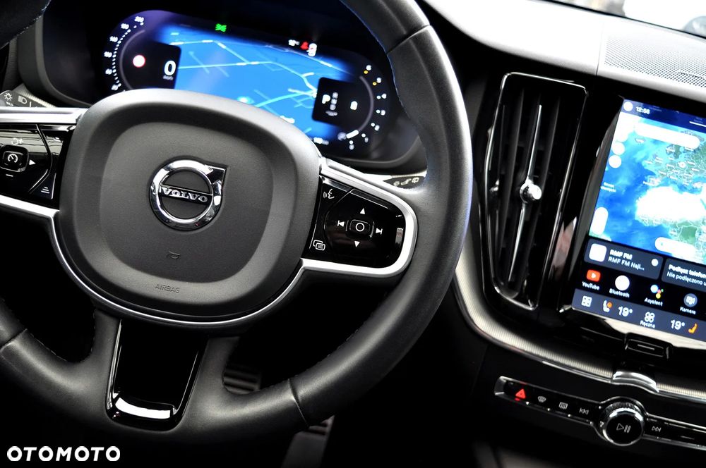 Volvo XC 60 B4 D AWD Ultimate Dark - 21