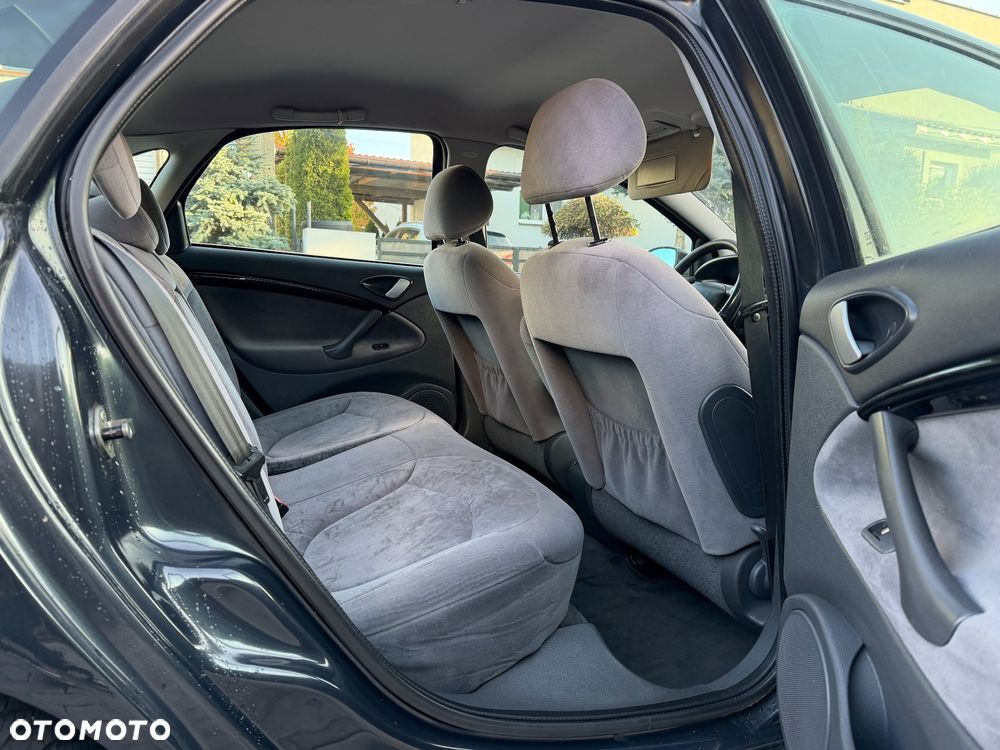 Citroën C5 2.0 HDi Confort - 6