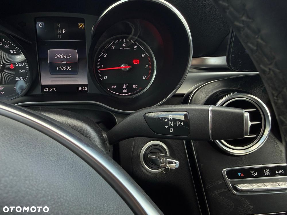 Mercedes-Benz GLC 250 4Matic 9G-TRONIC AMG Line - 21