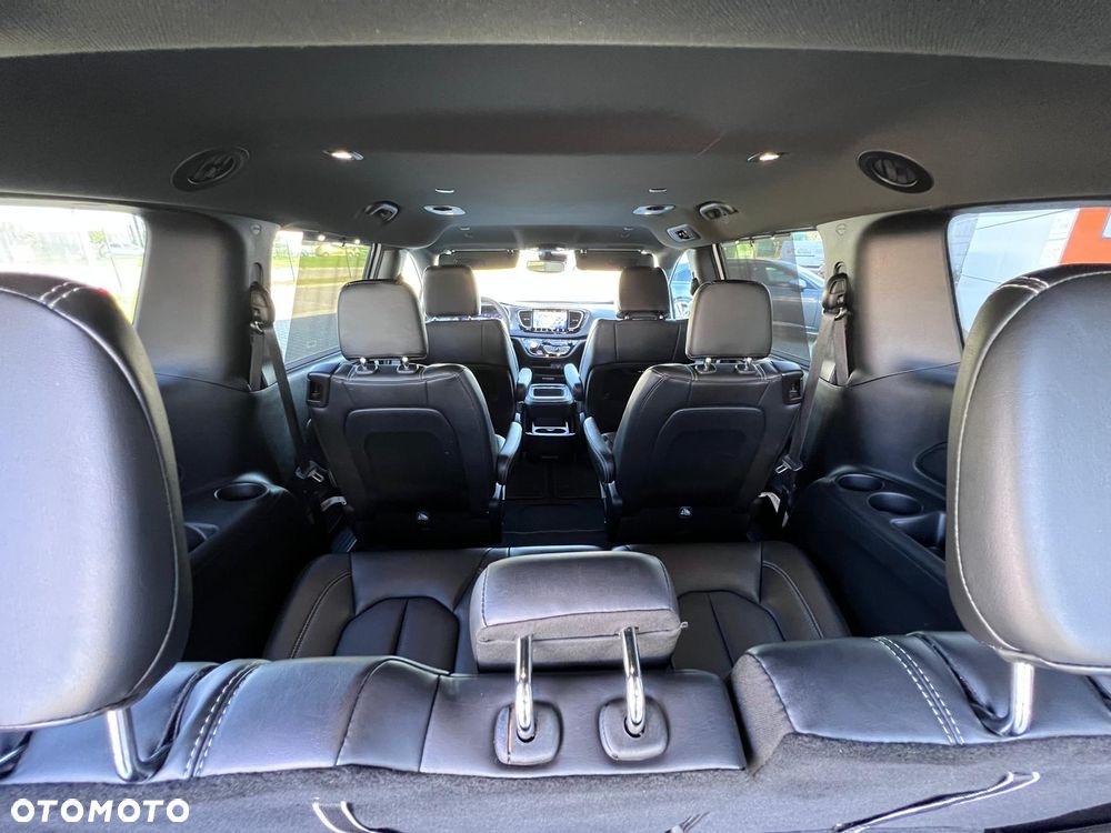 Chrysler Pacifica - 19