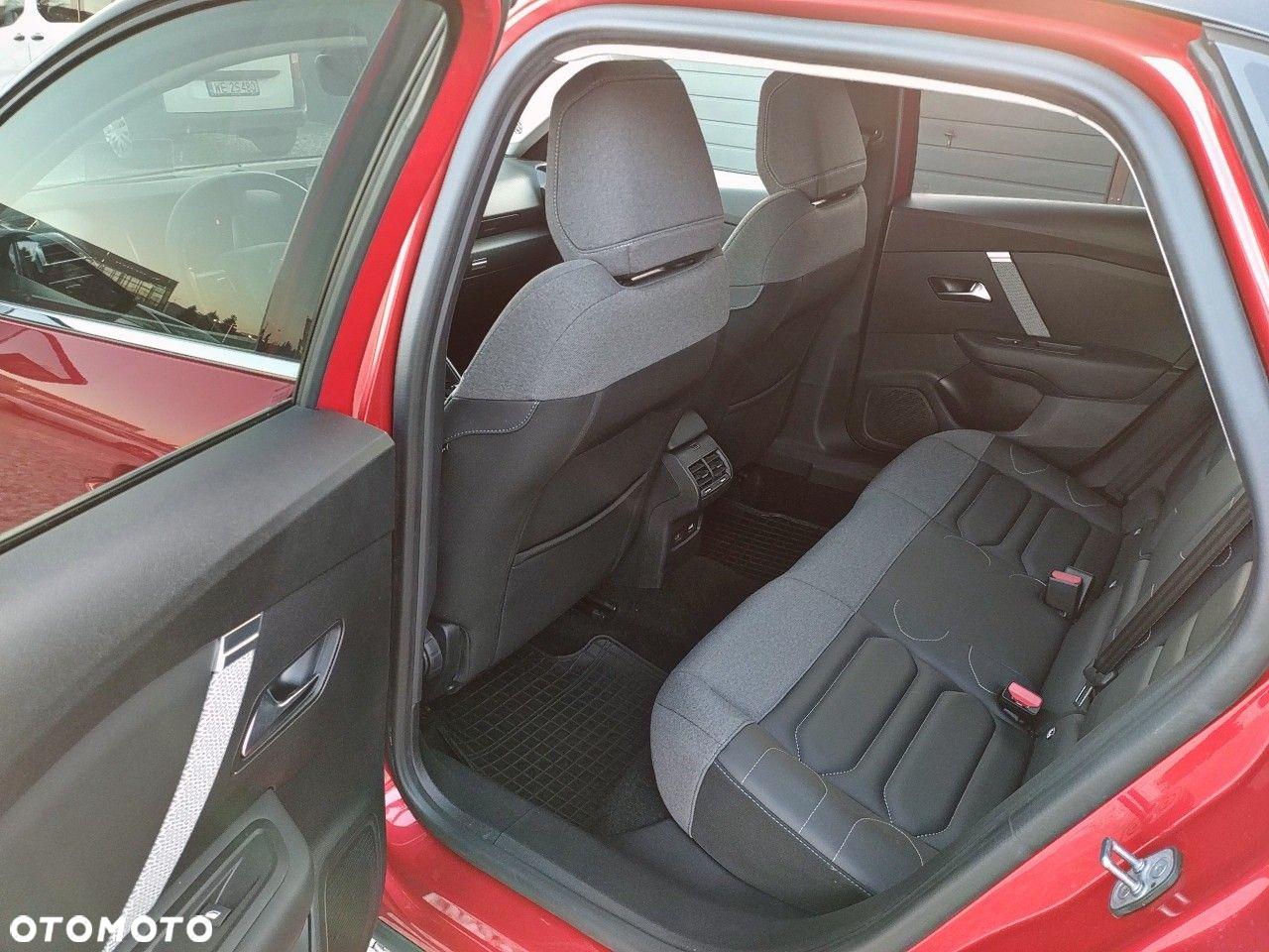 Citroën C4 1.2 PureTech Max S&S EAT8 - 10