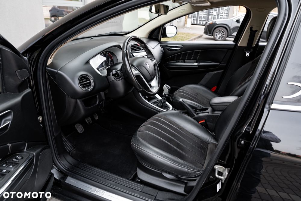 Lancia Delta 1.4 T-Jet Argento Euro5 - 17